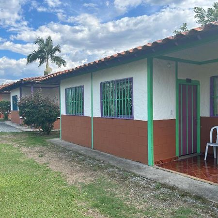 Hotel Campestre Manantial Del Quindio Монтенегро Экстерьер фото